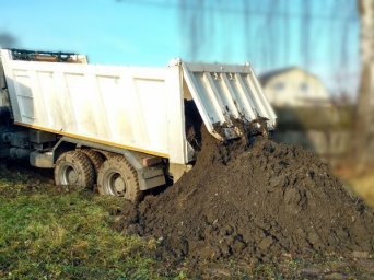 Доставка планировочного грунта самосвалами. +7(966)190-55-66 Земля на отсыпку с доставкой | Электросталь, Ногинск, Ногинский район