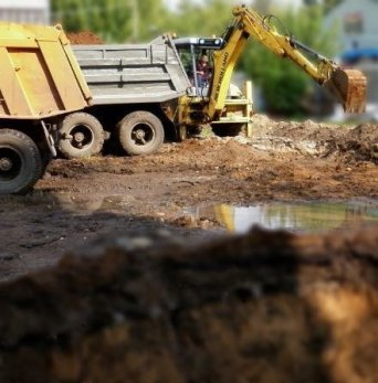 Услуги по вывозу котлованной земли после разработки котлованов и траншей. Услуги экскаватора и самосвалов. +7 (966) 190-55-66 Вывоз грунта и земли | Электростали и Ногинске