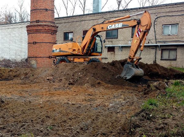 Выбрать земляное корыто экскаватором под свайное поле и монолит.&nbsp;
