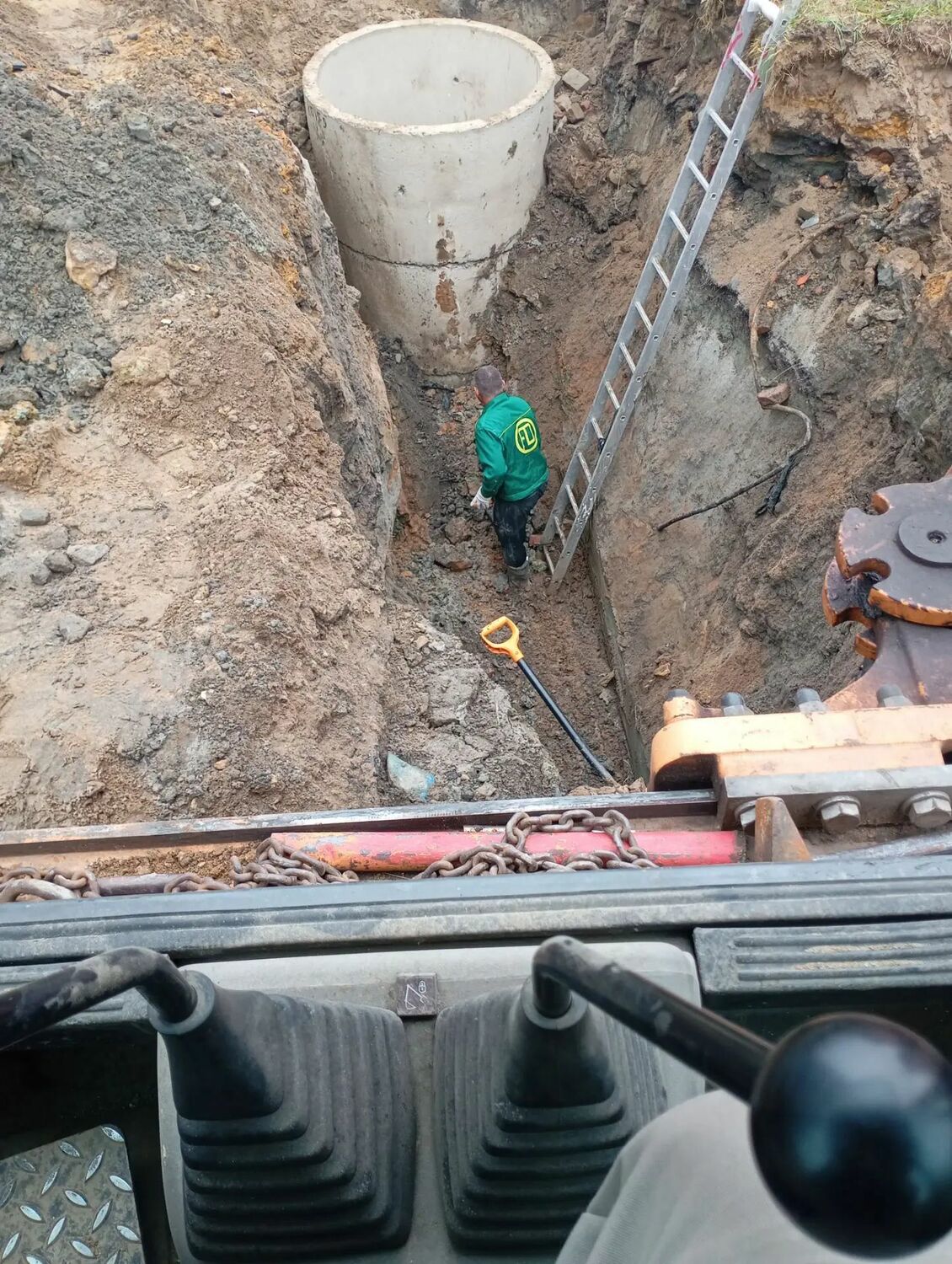 Разработка траншеи под ливневку в Электростали.