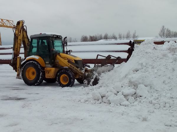 Чистить снег с абонентской платой.