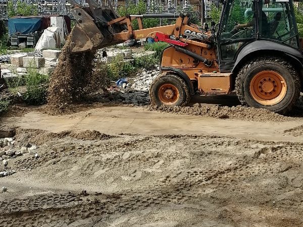 Разровнять землю. Распределить землю по участку. Снять грунт с участка.&nbsp;