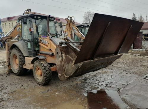 Транспортировка строительных материалов по площадке. 